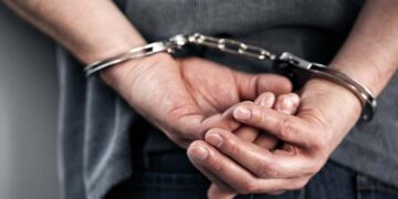 स्रोत नखुलेको साढे ४ लाख रुपैयाँ सहित एक पक्राउ