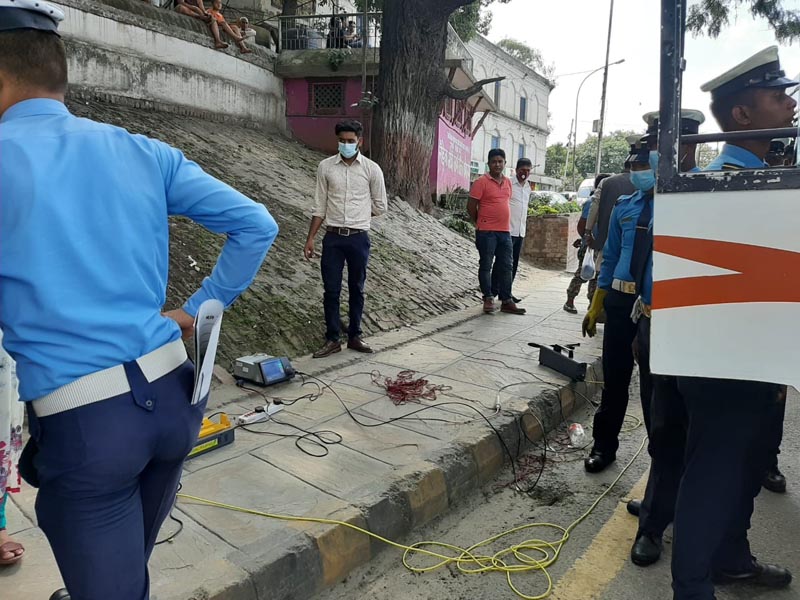 उपत्यकामा तोकिएको सीमाभन्दा बढी धुवाँ फाल्ने १५ सवारीसाधनलाई कारबाही : Icon Khabar