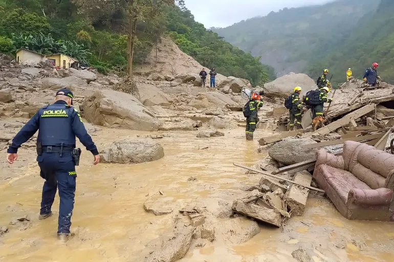 मध्य कोलम्बियामा मङ्गलबार राति आएको पहिरोमा परी कम्तीमा १२ व्यक्तिको मृत्यु : Icon Khabar