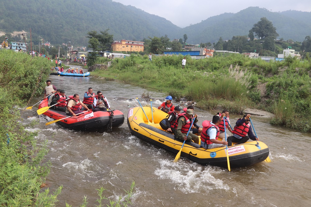 शनिवार बागमती नदीमा र्याफ्टिङ, सुन्दरीजलबाट प्रारम्भ गरिएको र्याफ्टिङ पुग्यो चोभारसम्म : Icon Khabar