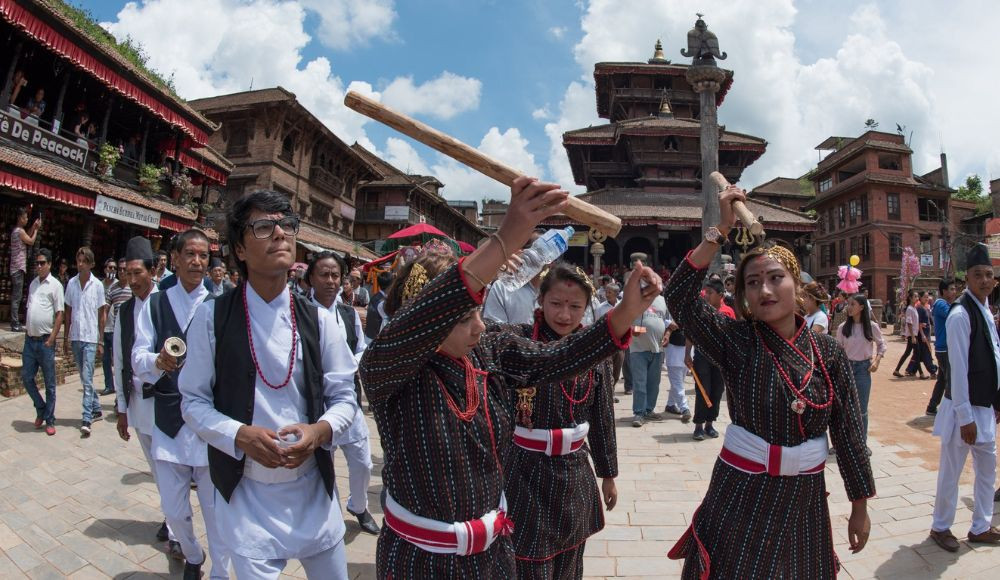 काठमाडौँ उपत्यकामा सापारु पर्वको विकासक्रम: संस्कृतिविद ओम धौभडेल : Icon Khabar