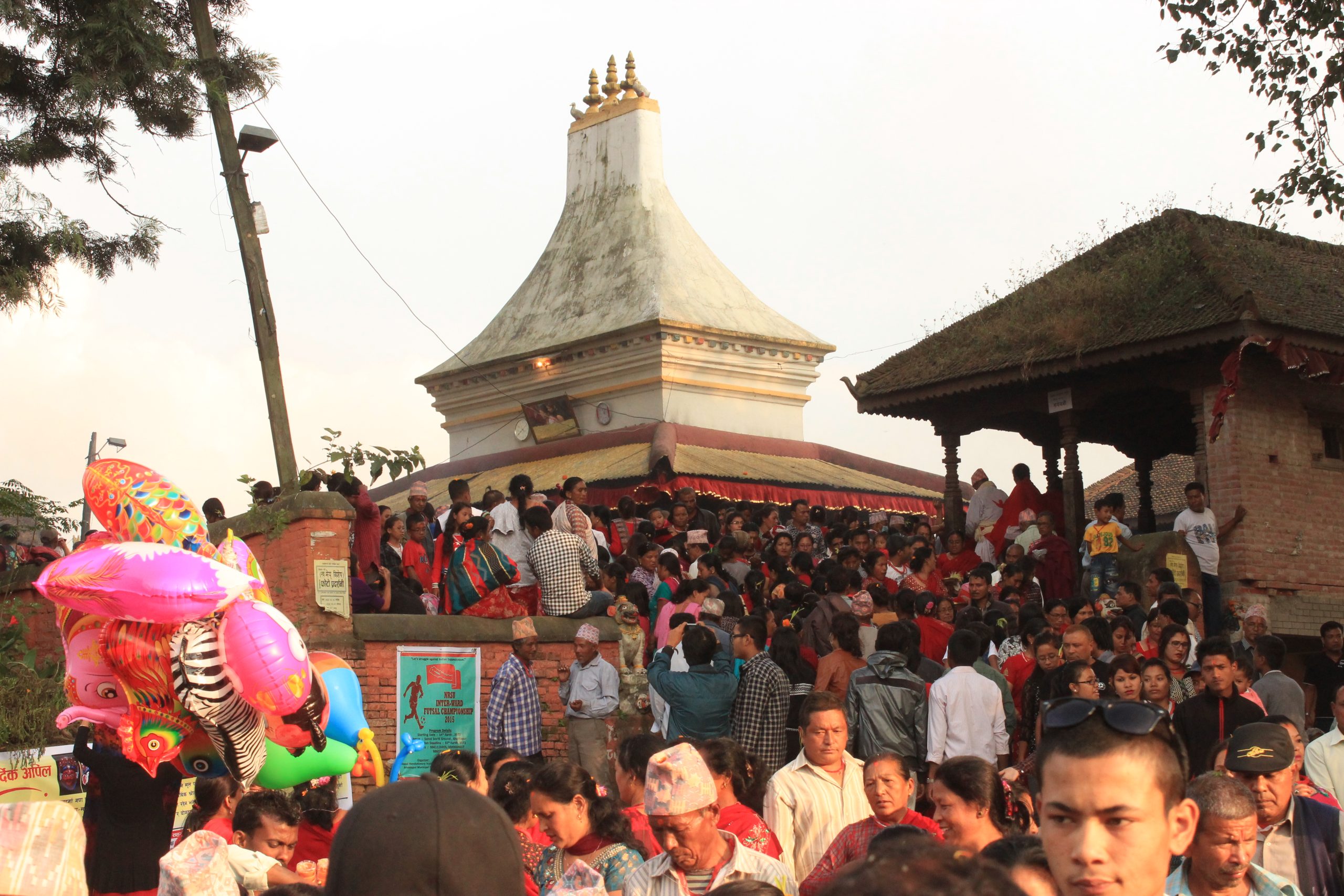 आज विजयादशमी, भक्तपुरको ब्रह्मायणी मन्दिरमा बिहानैदेखि भक्तजनहरुको भीड : Icon Khabar