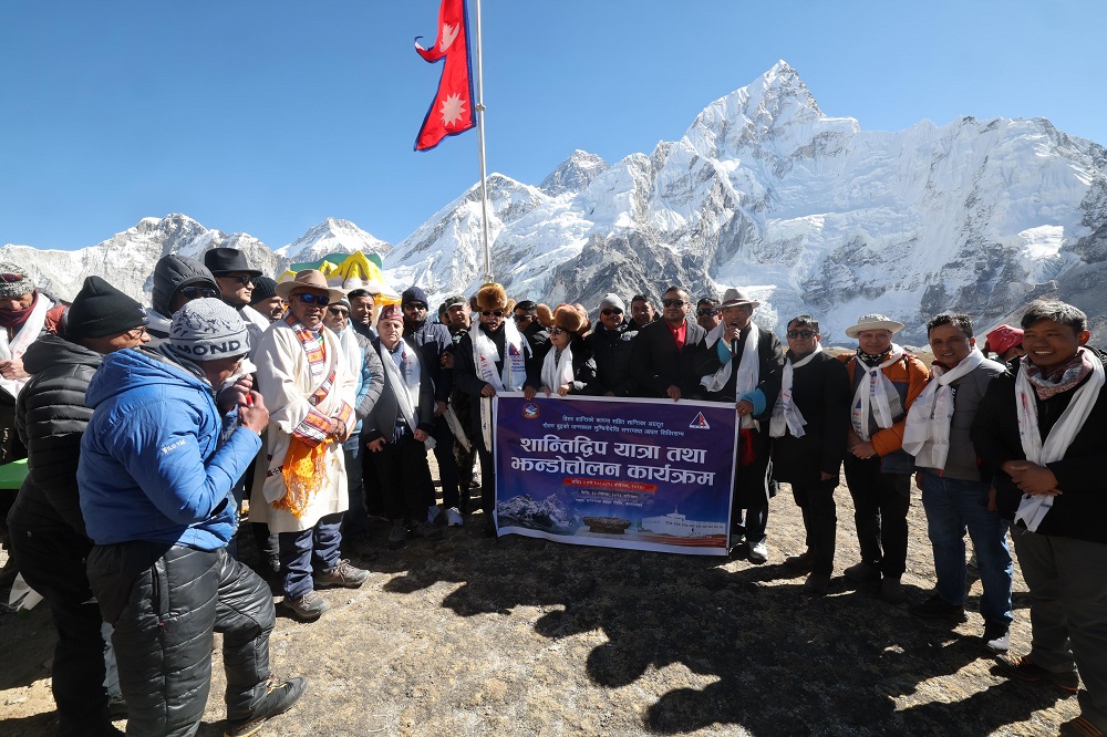 प्रधानमन्त्री दाहालद्वारा कालापत्थरमा शान्तिदीप यात्रा तथा राष्ट्रिय झण्डोत्तलन कार्यक्रमको शुभारम्भ : Icon Khabar