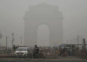 विषाक्त धुवाँका कारण आज नयाँदिल्लीमा विद्यालय बन्द, तीन करोड बासिन्दाको जीवन कष्टपूर्ण