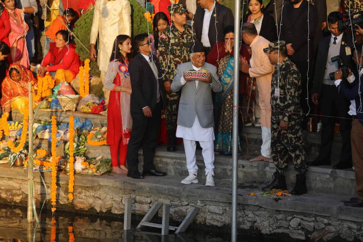 राष्ट्रपतिद्वारा काठमाडौँमा निर्माण गरिएको छठ पूजास्थलमा पूजा आराधना : Icon Khabar