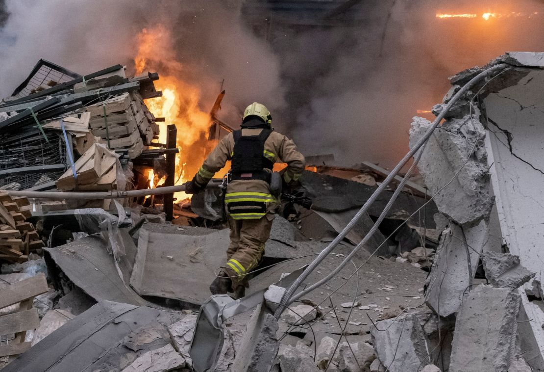 रुस नियन्त्रित युक्रेनी शहरमा बमबारी, २७ जनाको मृत्यु, २५ घाइते : Icon Khabar