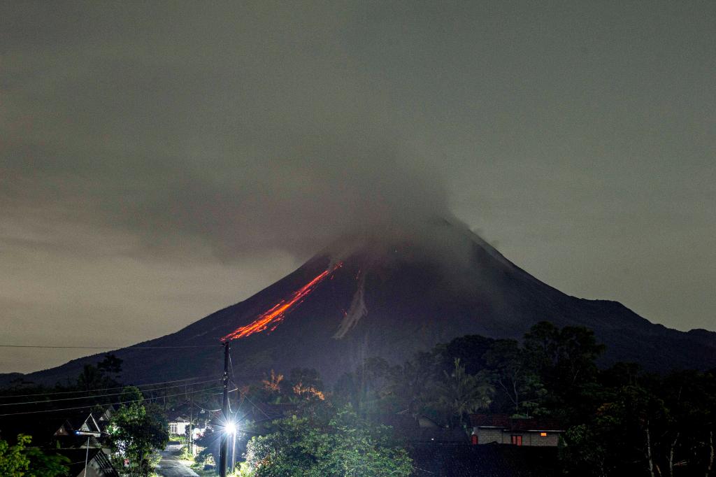 इन्डोनेसियामा विस्फोट भयो माउन्ट मेरापी ज्वालामुखी : Icon Khabar