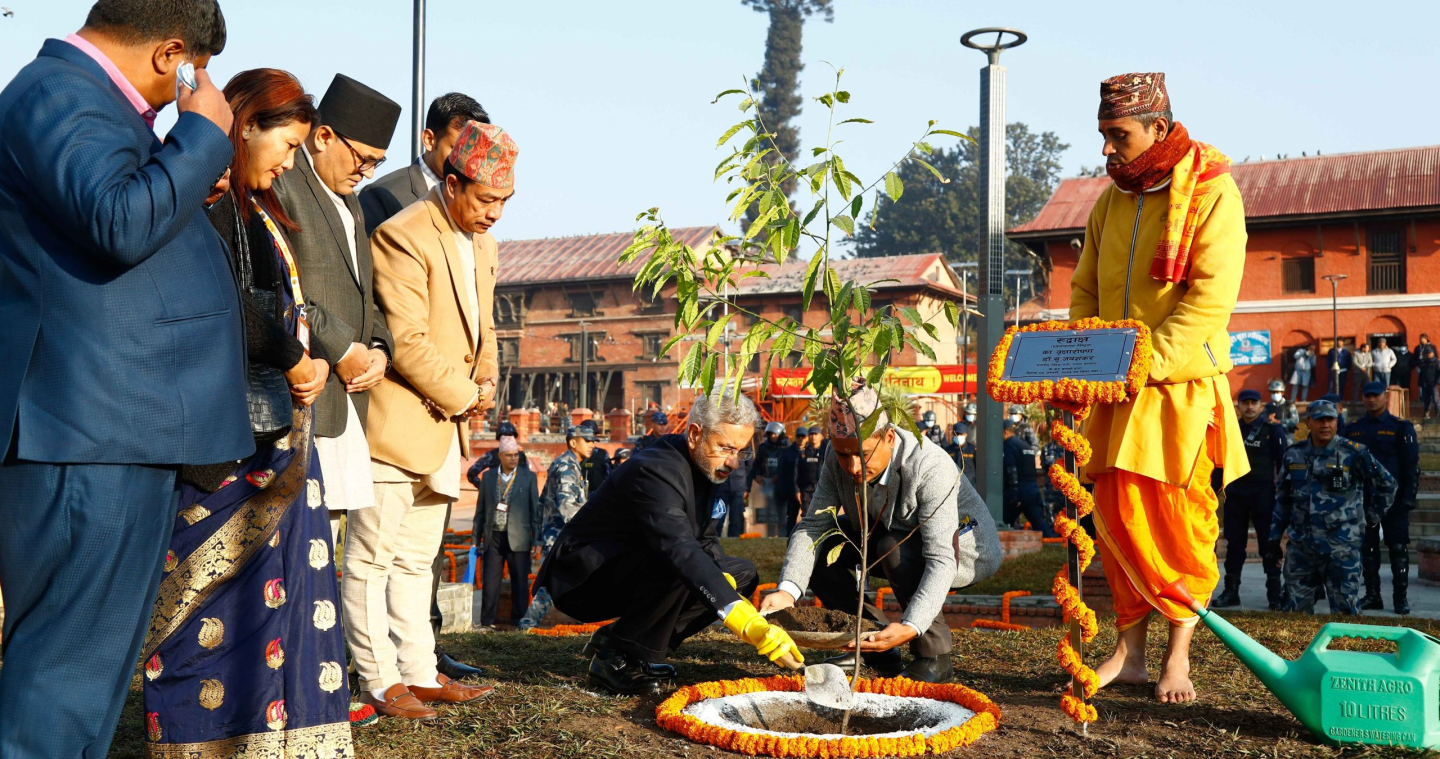 भारतीय विदेशमन्त्री जयशंकरले गरे पशुपतिनाथको दर्शन, रोपे रुद्राक्षको बिरुवा : Icon Khabar