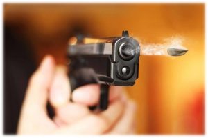 मकवानपुरमा प्रहरीमाथि हमला, जवाफी फायरिङ हुँदा एक घाइते