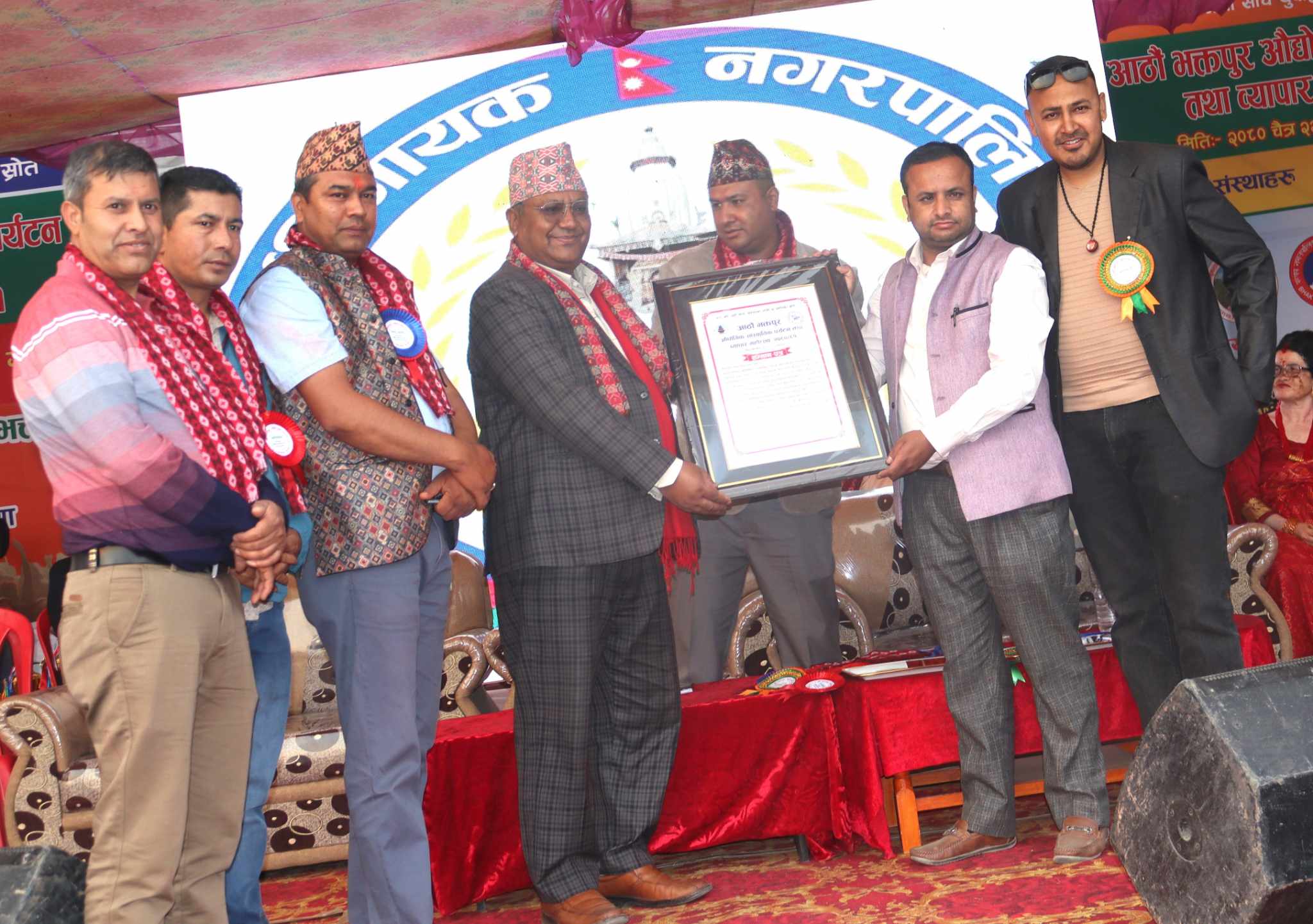 भक्तपुर व्यापार महोत्सव सम्पन्न, पत्रकार ढकाल सम्मानित : Icon Khabar