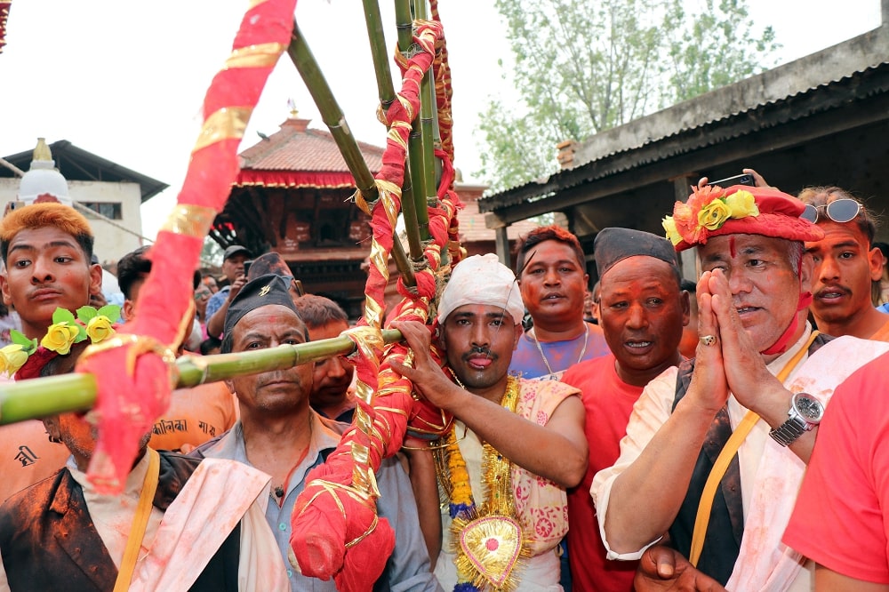 दोस्रो पटक जिब्रो छेडेर जात्रालाई निरन्तरता दिँदै सुजन : Icon Khabar