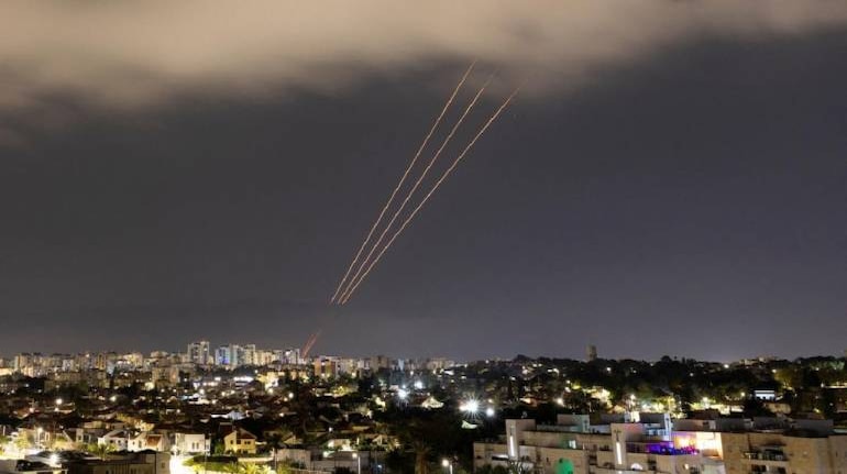 इरानद्वारा इजरायलमाथि दर्जनौं ब्यालिस्टिक मिसाइल र सयौं ड्रोन आक्रमण : Icon Khabar