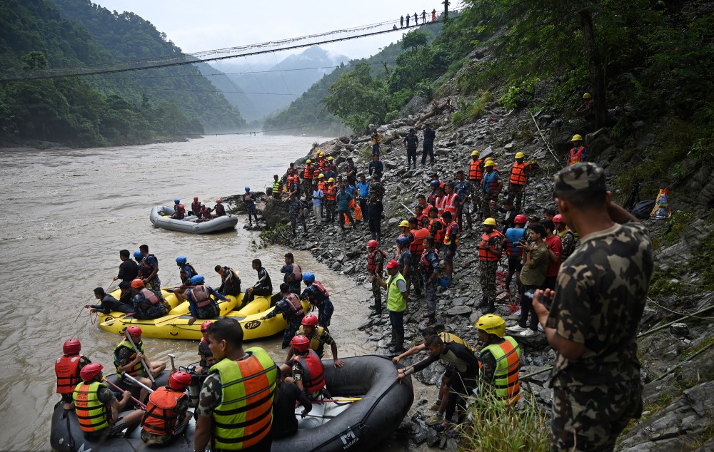 बससँगै त्रिशूलीमा बेपत्ता ६२ मध्ये १३ जनाको शव भेटियो, आठको सनाखत : Icon Khabar