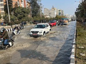 विद्युत प्राधिकरणको लापरबाहीले गर्दा बबरमहलमा मेलम्चीको पाइप फुट्यो: केयुकेएल