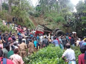 श्रीलंकामा तीर्थयात्री चढेको बस दुर्घटना हुँदा २१ जनाको मृत्यु