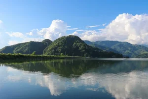 बेगनास तालमा पौडी खेल्नेक्रममा बेपत्ता भएका पुरूषको शव फेला