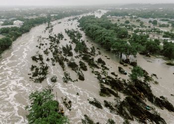 अमेरिकामा आएको बाढीका कारण मृत्यु हुनेको सङ्ख्या अहिलेसम्म ५० पुग्यो