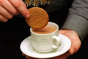 चियासँग बिस्कुट चोपेर खाने बानी छ भने पनि अब छोड्नुस