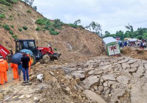दाउन्नेमा सडक भासियो, बर्दघाट-दुम्किबास खण्ड पूर्णरुपमा बन्द