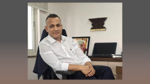 डा. सन्दीप भण्डारी : नेपालको पहिलो रोबोटिक-असिस्टेड घुँडा र हिप रिप्लेसमेन्ट सर्जन