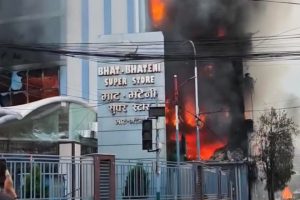धरानमा आगजनी गरेको भाटभटेनी स्टोर भित्र जलेको अवस्थामा शव फेला