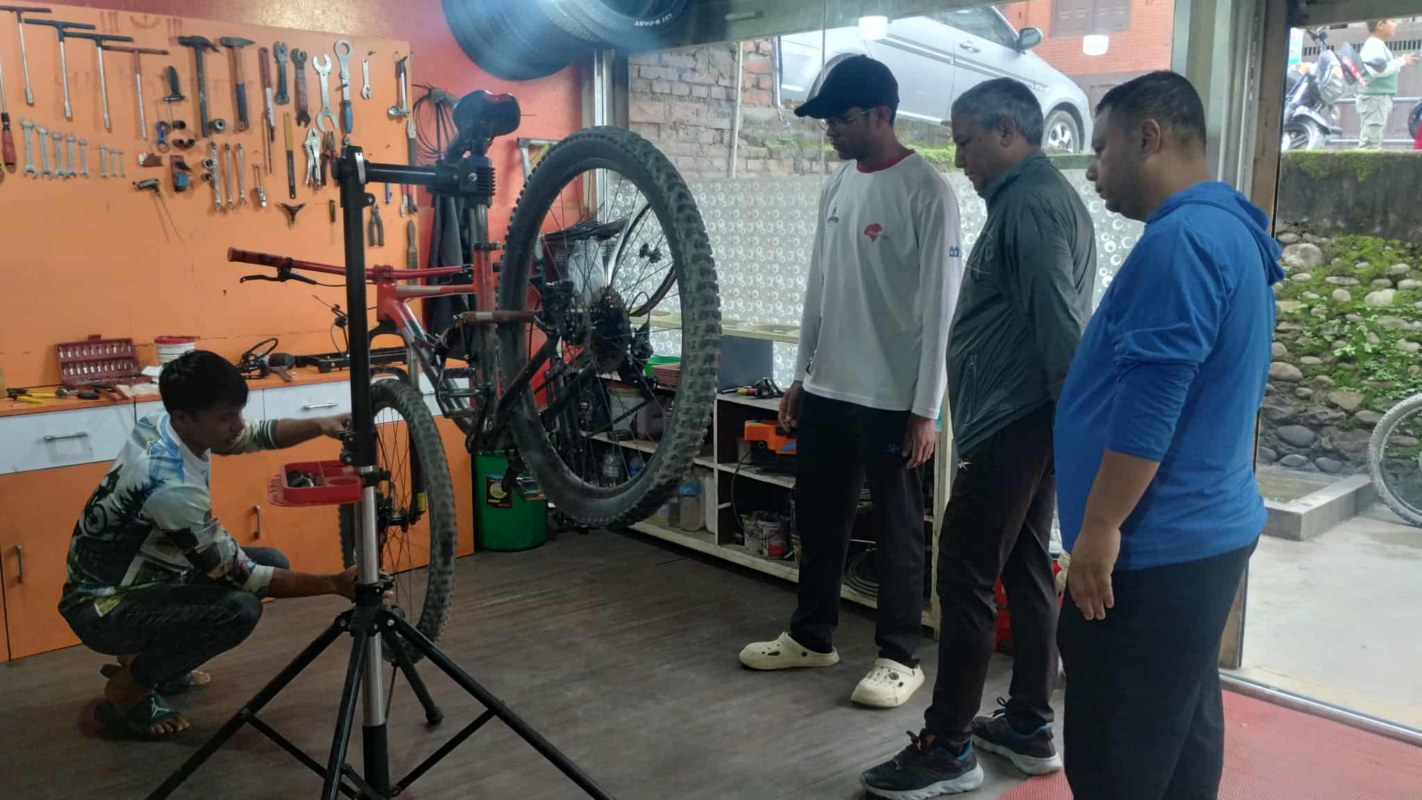 फिक्स योर साइकल: माउन्टेन बाइक मर्मत तालिमको पहिलो संस्करण सम्पन्न : Icon Khabar