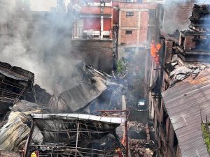 काष्ठमण्डपमा तीन घण्टादेखि आगलागी, नियन्त्रणको प्रयास हुँदै