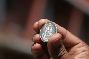 राष्ट्र बैंकले चाँदीको सिक्का बेच्दै,एक जनाले एउटा मात्रै किन्न पाइने
