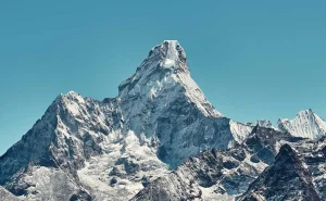 आमादब्लम हिमाल आरोण गर फर्किने क्रममा घाइते भएका आरोहिको मृत्यु