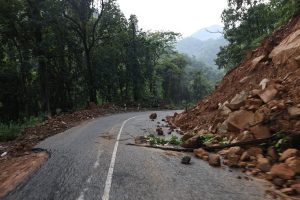 हेटौँडा–काठमाडौँ जोड्ने कान्तिलोकपथमा पहिरो खस्यो, यातायात सेवा अवरुद्ध