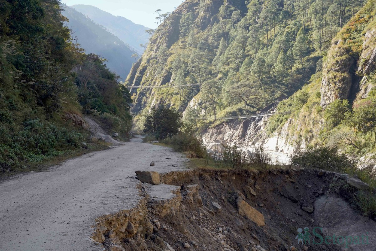 नेपाल र चीन बीचको मालसामान ढुवानी गर्ने केरूङ नाका अझै पूर्ण रूपमा बन्द : Icon Khabar
