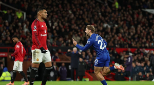 १० खेलाडीमा सिमित एभर्टनसँग युनाइटेड स्तब्ध