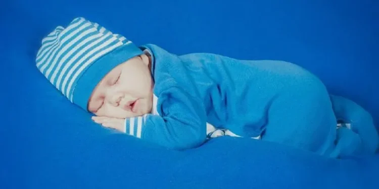 जाडोमा बच्चालाई राति सुत्दा टोपी र मोजा लगाइदिँदा स्वास्थ्यमा खतरा हुनसक्ने