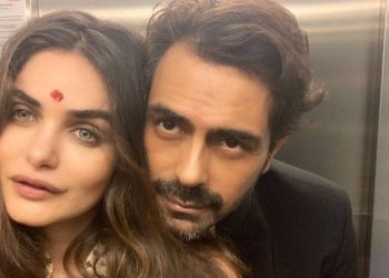 अभिनेता अर्जुन रामपालले प्रेमिका गेब्रिएसँग गरे इन्गेजमेन्ट