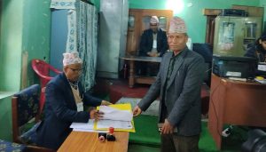 दार्चुलामा नेमकिपाका रावलद्वारा निर्वाचनका लागि पहिलो मनोनयन पत्र दर्ता