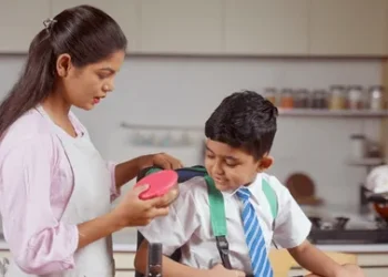 स्कुल जाने बच्चालाई कस्तो टिफिन दिने ? स्वास्थ्य, पोषण र अभिभावकको जिम्मेवारी