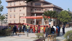 डिजिटल युगमा पनि मतदाता परिचय रूजू गराउनुपर्ने झन्झट, ख्वप कलेज मतदान केन्द्रमा मतदाताको गुनासो