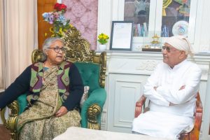 पितृशोकमा रहेका ओलीलाई भेट्न प्रधानमन्त्री कार्की भक्तपुरस्थित निवासमा