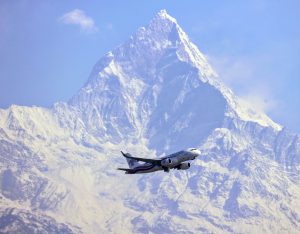 जहाज र माछापुच्छ्रे हिमालको मनमोहक संगम पोखरामा