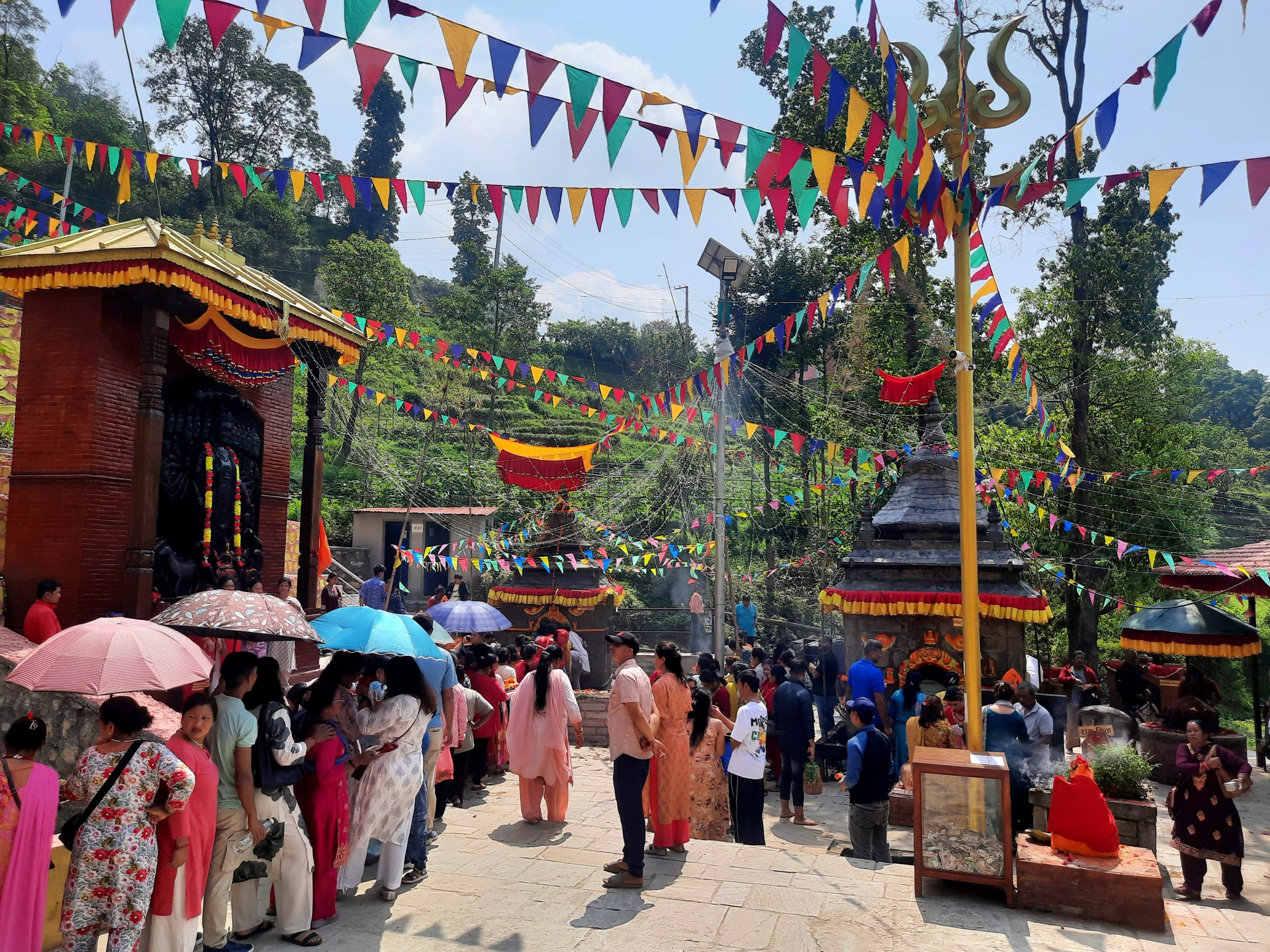 मलमास सुरु भएसँगै भक्तपुरको छालिङस्थित मच्छेनारायण मन्दिरमा भक्तजनको घुइँचो (फोटो फिचर) : Icon Khabar