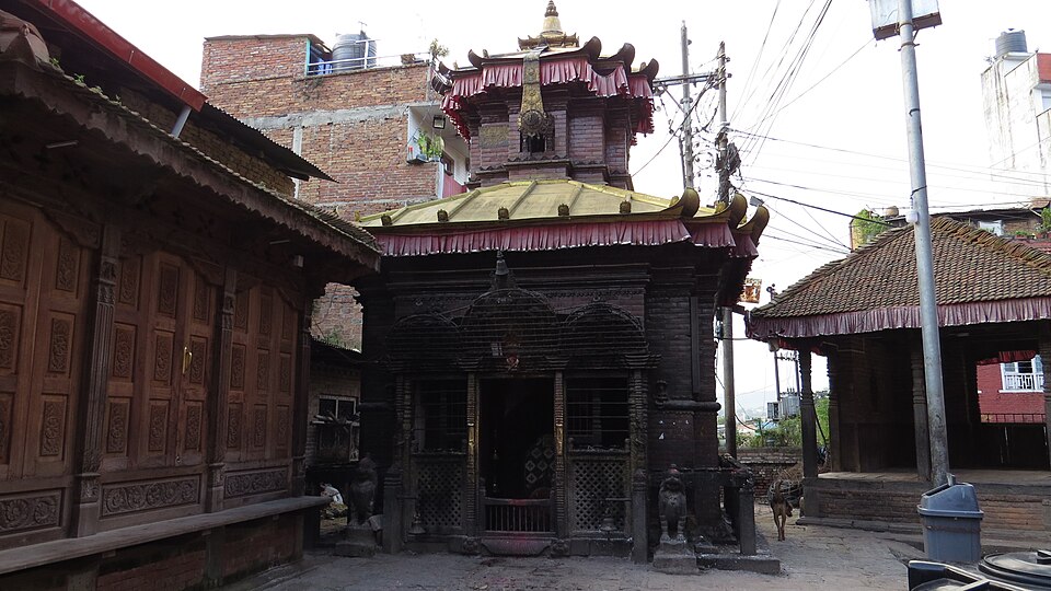 भक्तपुरको चोछें क्षेत्रमा एक महिनादेखि खानेपानी संकट: रातभर जाग्राम बस्न बाध्य स्थानीय : Icon Khabar