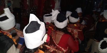 परम्परागत बाजा बजाउन हाकुपतासीसँग कालो टोपी र सेतो फेटा (बेताली) कति उचित?